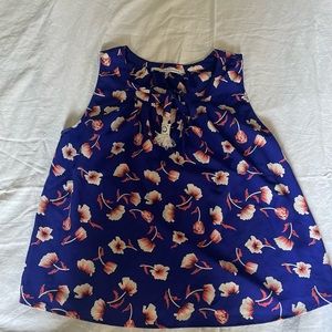 Floral short sleeve blouse.